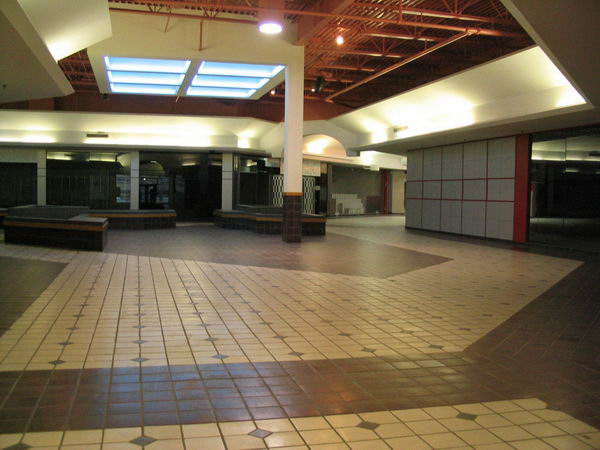 Wonderland Mall (Wonderland Shopping Center) - 2004 Photo (newer photo)